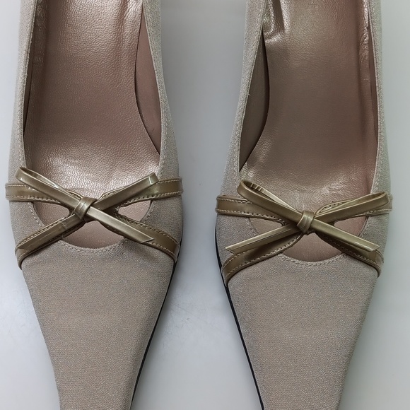 Stuart Weitzman - Picture 2 of 6